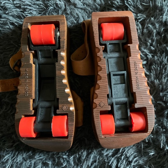 Meet the b4 heeli’s platforms with pop out wheels - Picture 2 of 4